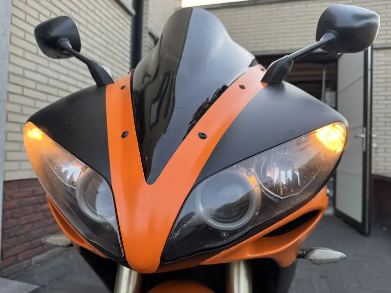 Yamaha YZF-R1 - foto 2