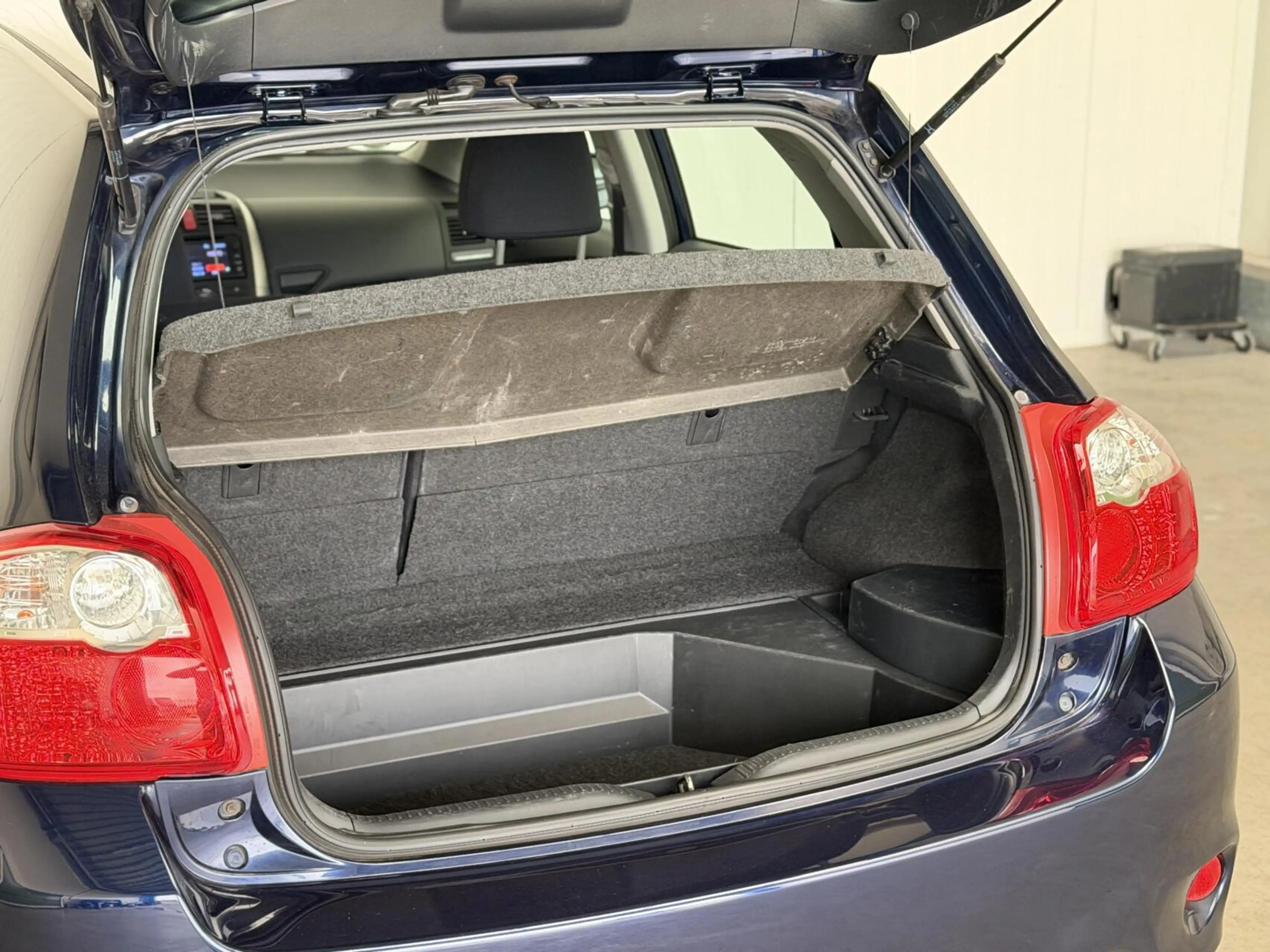 Toyota Auris 1.8 Full Hybrid Executive Business Dealer OH! — photo 9