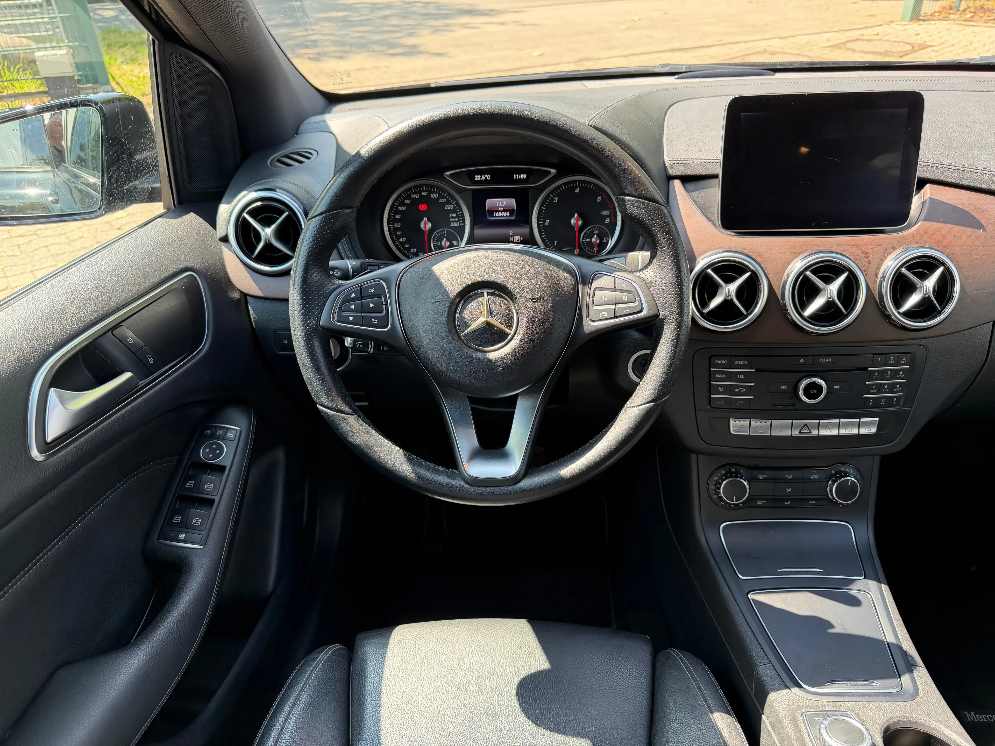 Mercedes-Benz B 220 d Automatik 4Matic "Urban" — photo 11