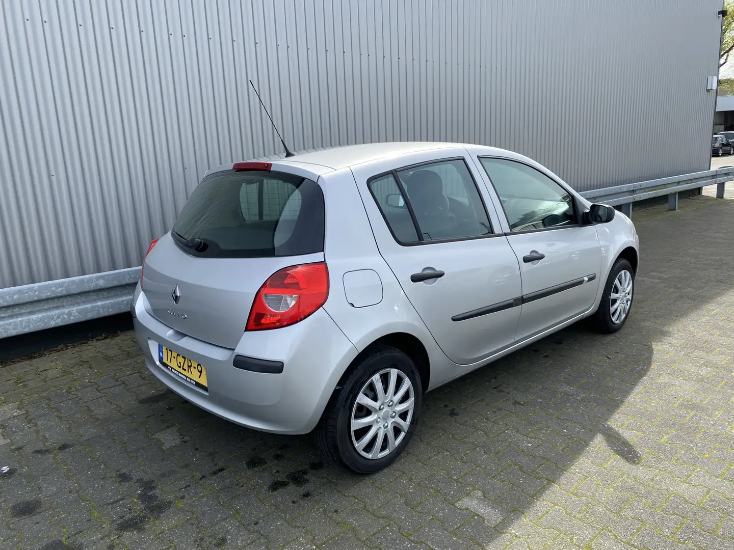 Renault Clio 1.2-16V Authentique 5-Drs, A/C, Parrot Carkit, – I Grijs - 2