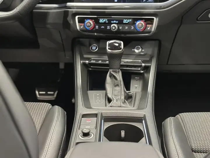Audi Q3 Black line 35 TDI 2023, foto 83