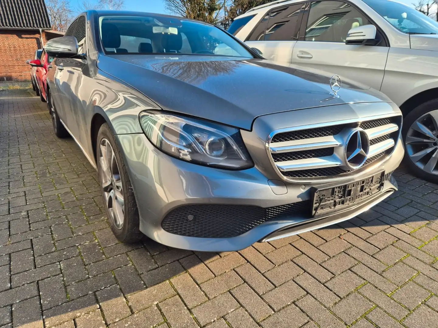 Mercedes-Benz E 400 4Matic.Limo.Avantg.Widescreen .ESD.LED.AHK Gris - 1