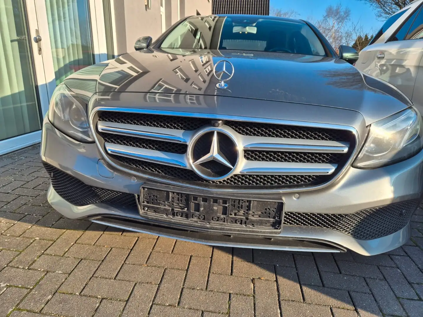 Mercedes-Benz E 400 4Matic.Limo.Avantg.Widescreen .ESD.LED.AHK Gris - 2