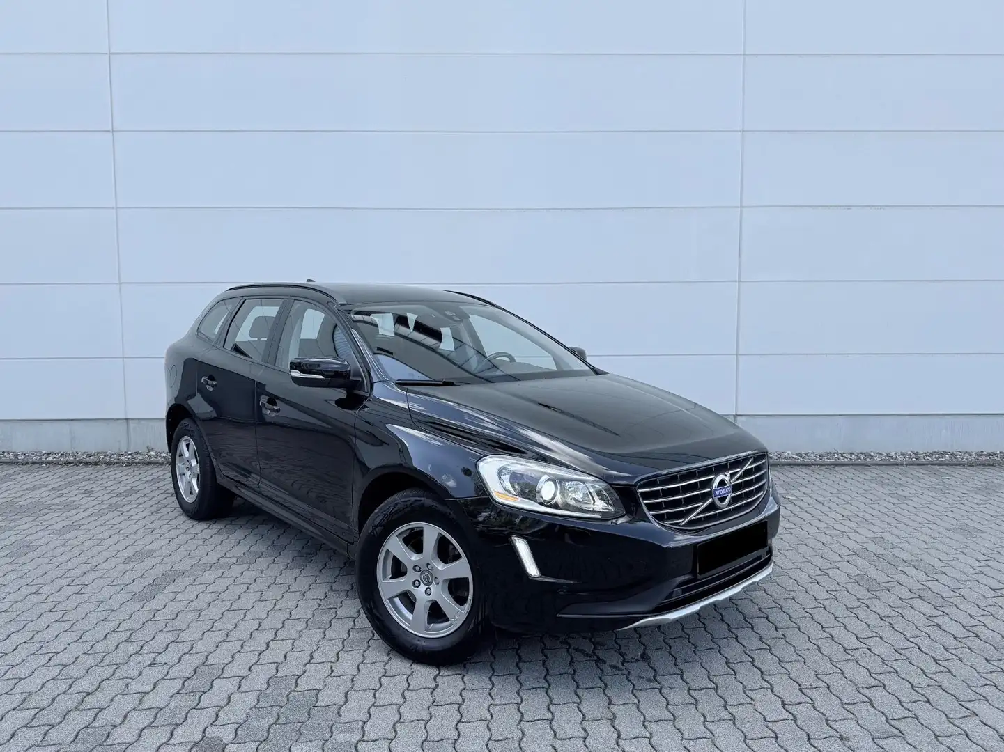 Volvo XC60 Kinetic 2WD *AUT*Navi*Tempomat*SHZ* Schwarz - 2