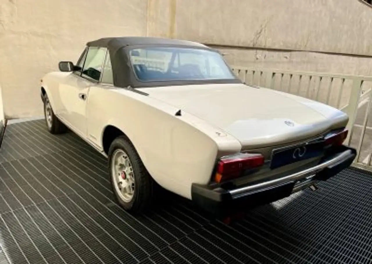 Fiat 124 SPIDER EUROPA PININFARINA, foto 11