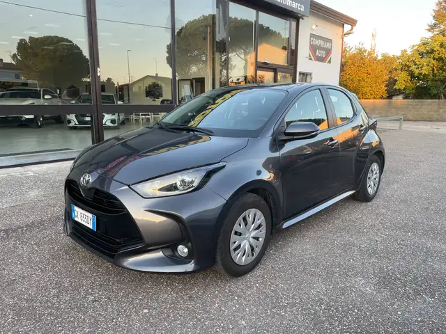 Toyota Yaris Yaris IV 1.0 Active  NEOPATENTATI