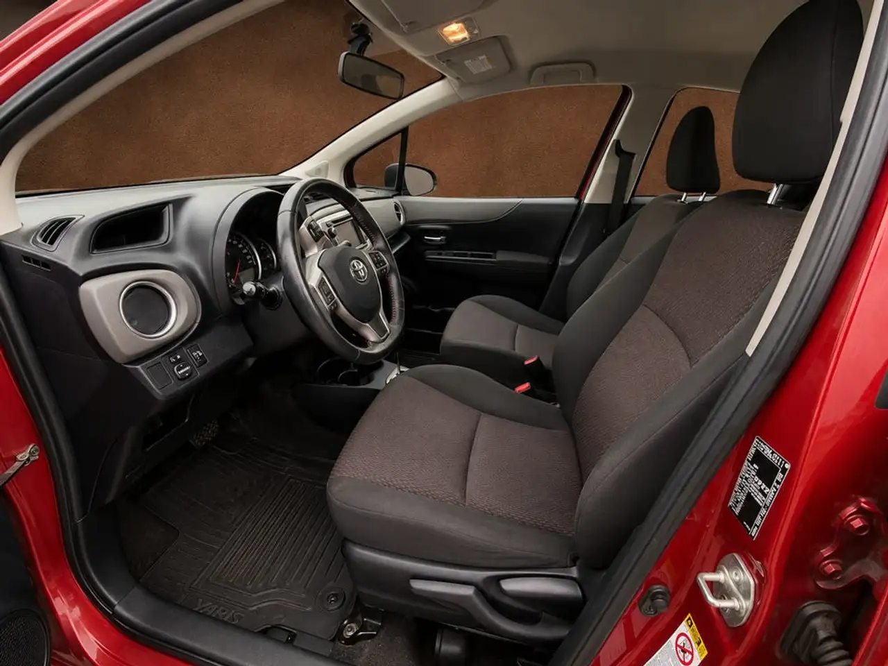 Toyota Yaris Yaris — photo 2