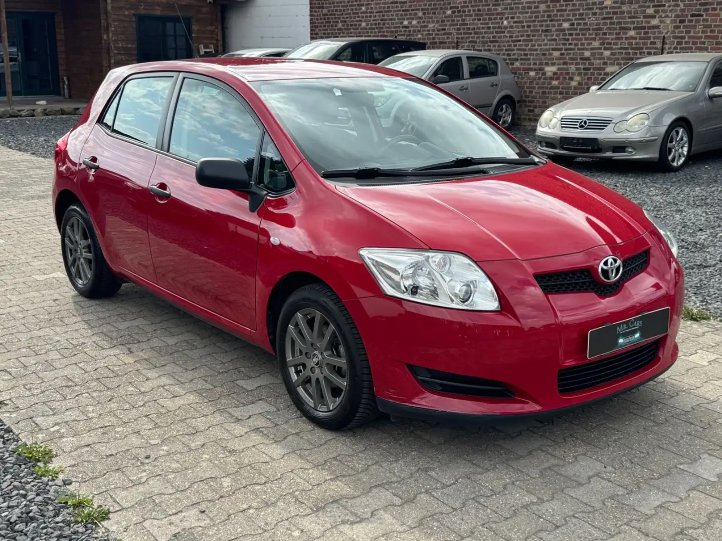 Toyota Auris Basis mit Klima Red - 2