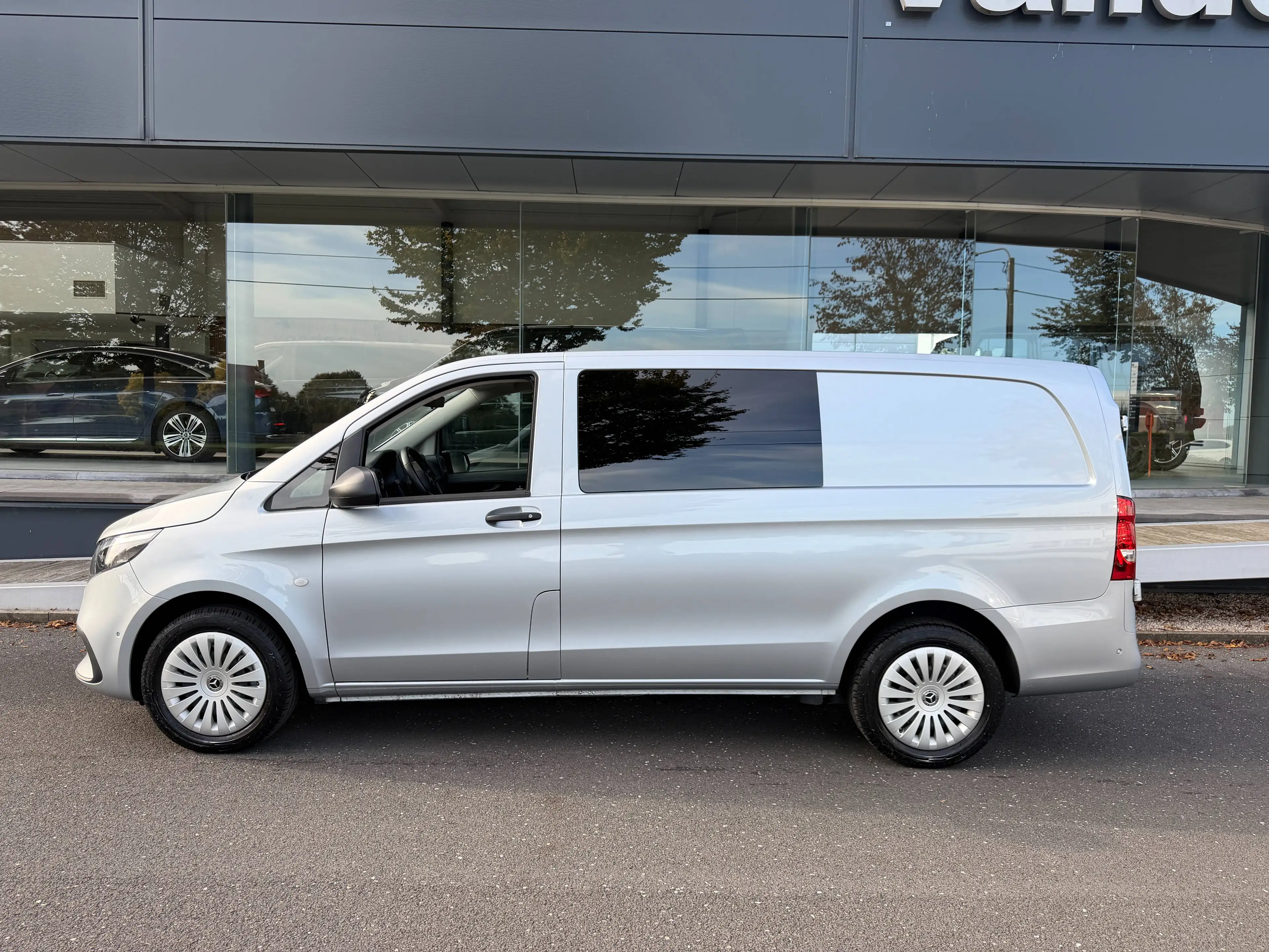 Mercedes-Benz Vito 114 cdi licht vracht 5 zitplaatsen camera pts apple carplay vleugeldeuren als nieuw! — photo 3