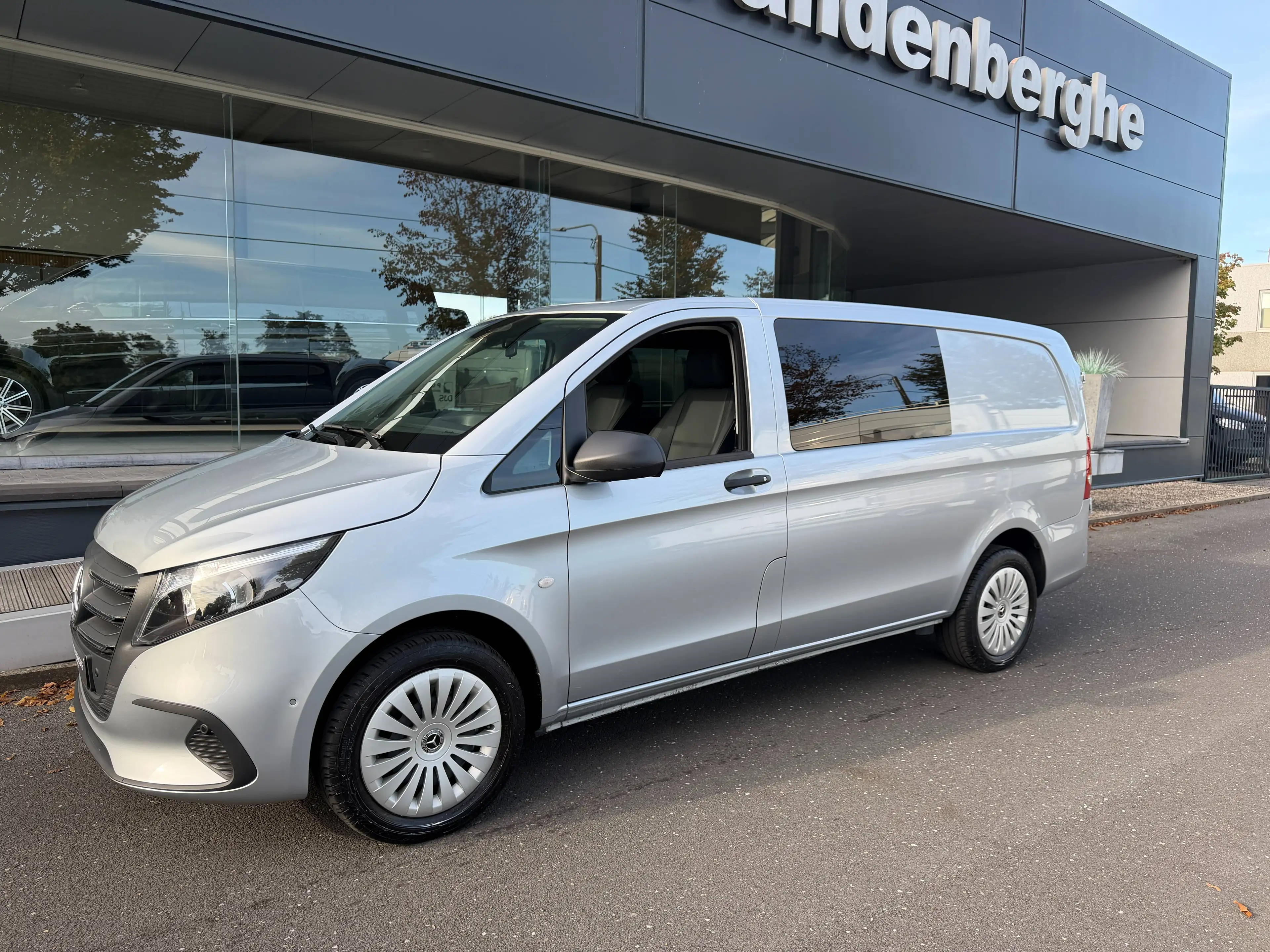 Mercedes-Benz Vito 114 cdi licht vracht 5 zitplaatsen camera pts apple carplay vleugeldeuren als nieuw! — photo 4