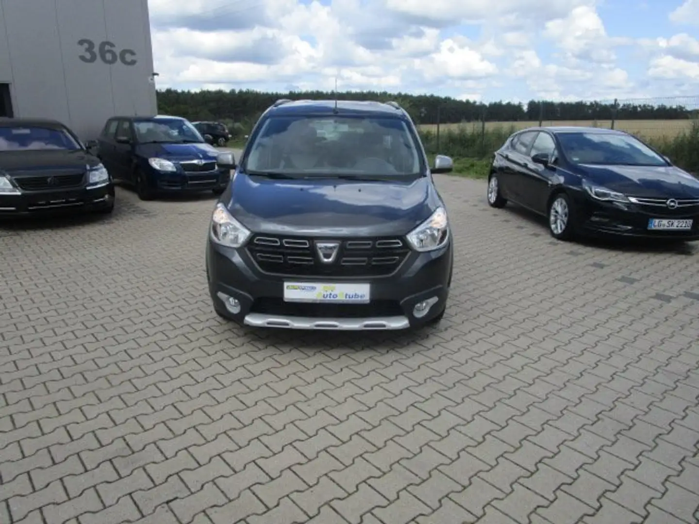 Dacia Lodgy Stepway 7Sitzer-Kamera-Sitzheiz.-PDC-KLIMA-ESP-ABS - 1