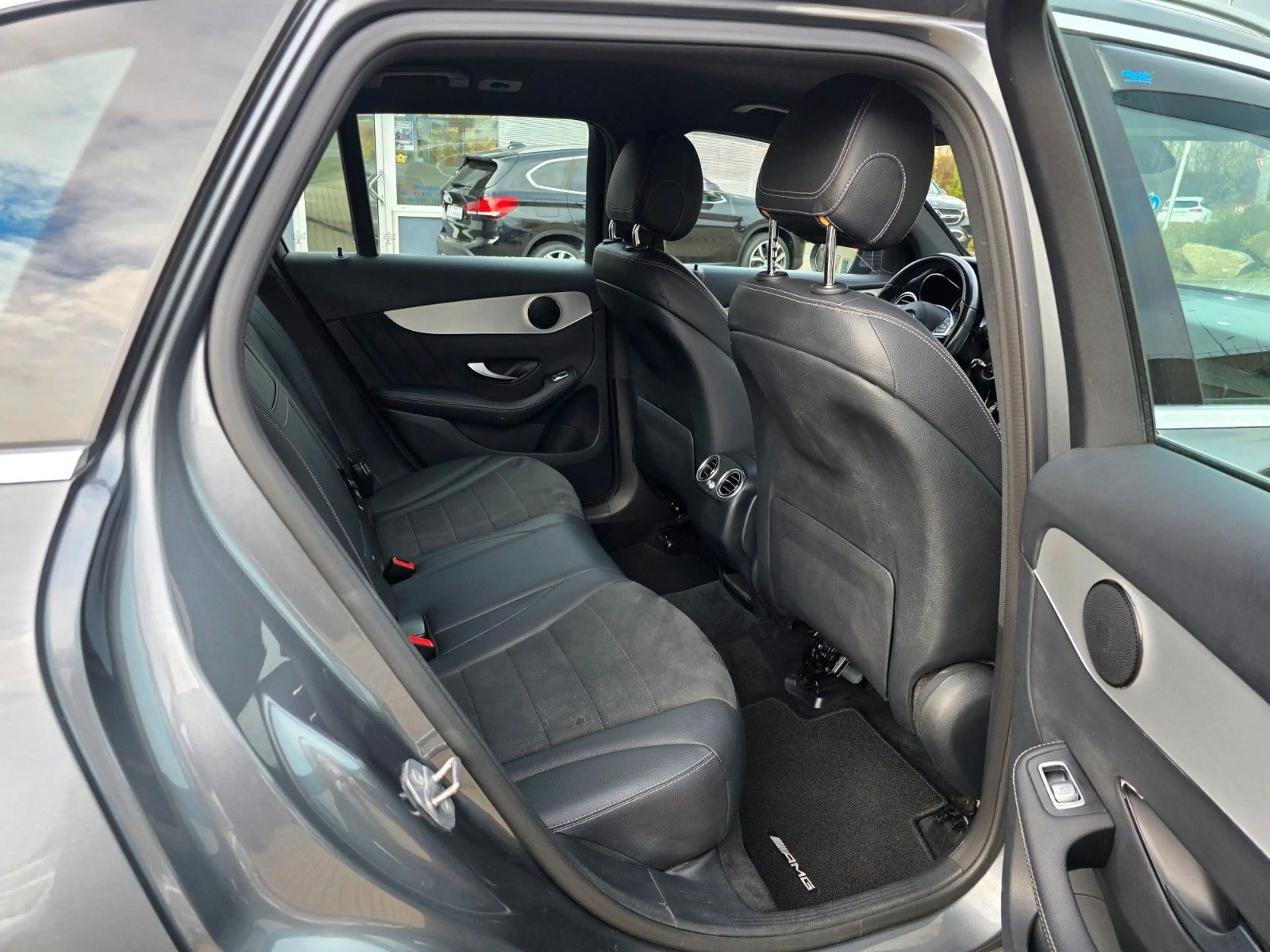 Mercedes-Benz GLC 220 d 4Matic AMG Line/LED/Distronic/Alu 19" — photo 15