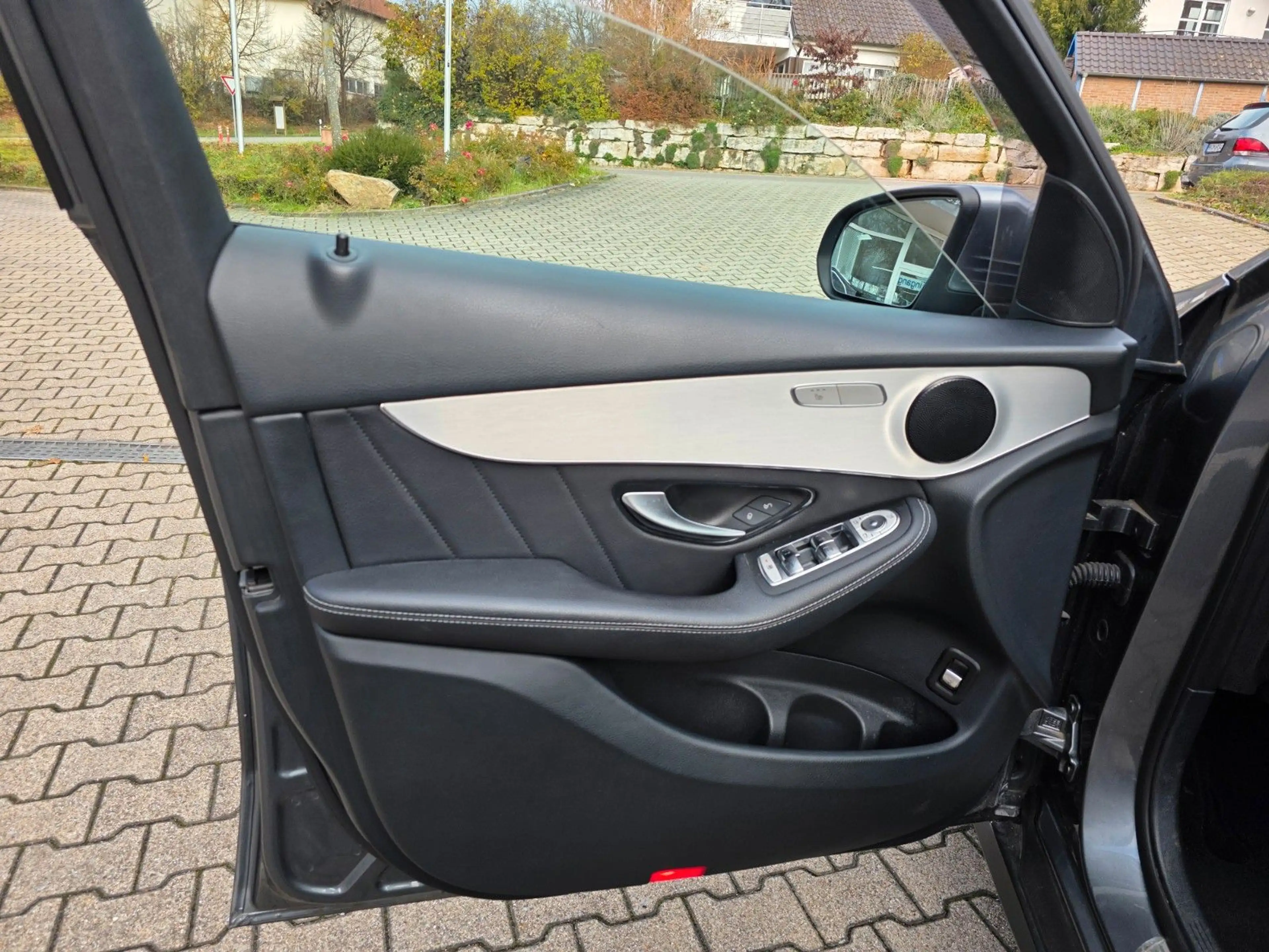 Mercedes-Benz GLC 220 d 4Matic AMG Line/LED/Distronic/Alu 19" — photo 13