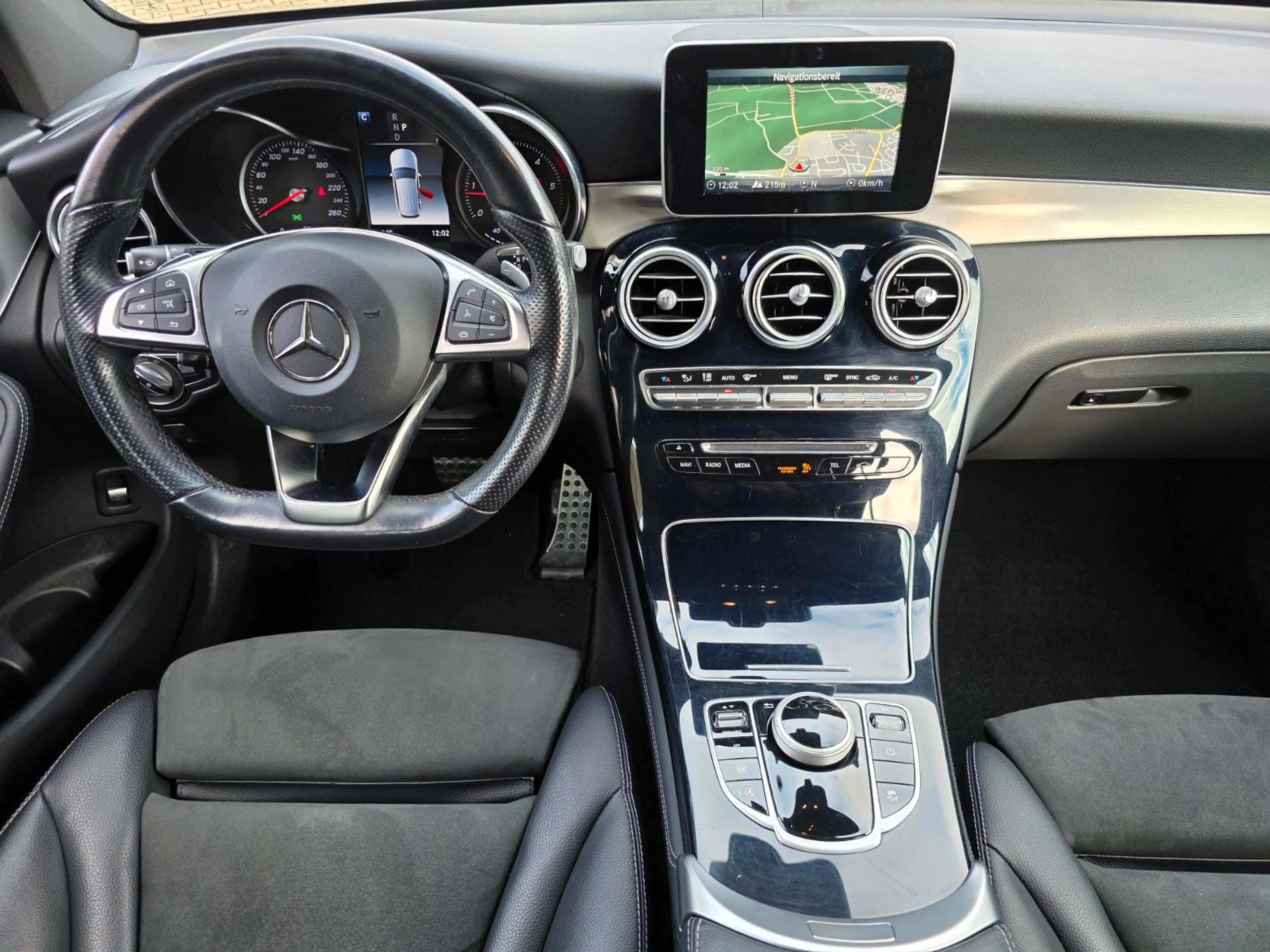 Mercedes-Benz GLC 220 d 4Matic AMG Line/LED/Distronic/Alu 19" — photo 8