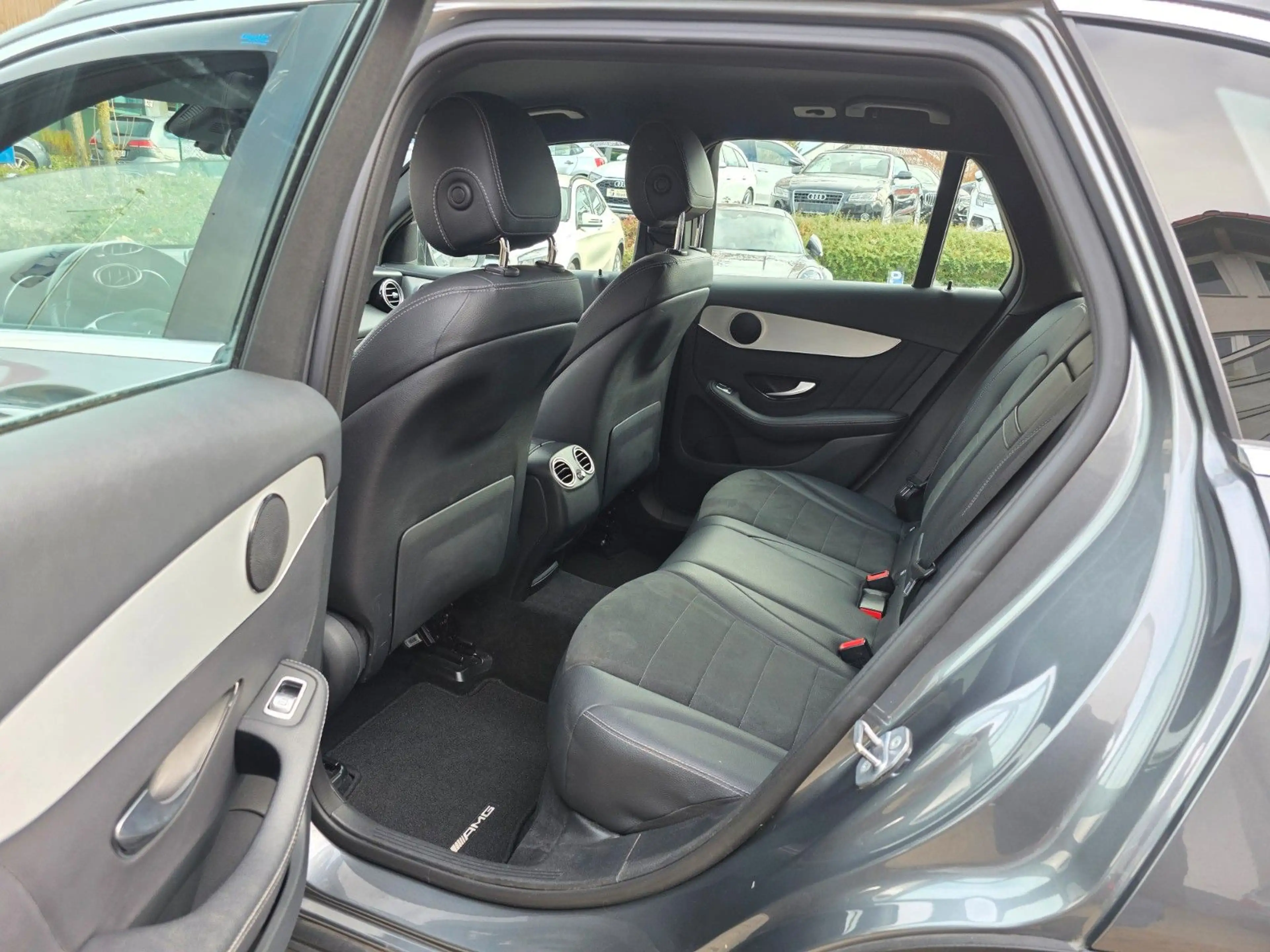Mercedes-Benz GLC 220 d 4Matic AMG Line/LED/Distronic/Alu 19" — photo 14