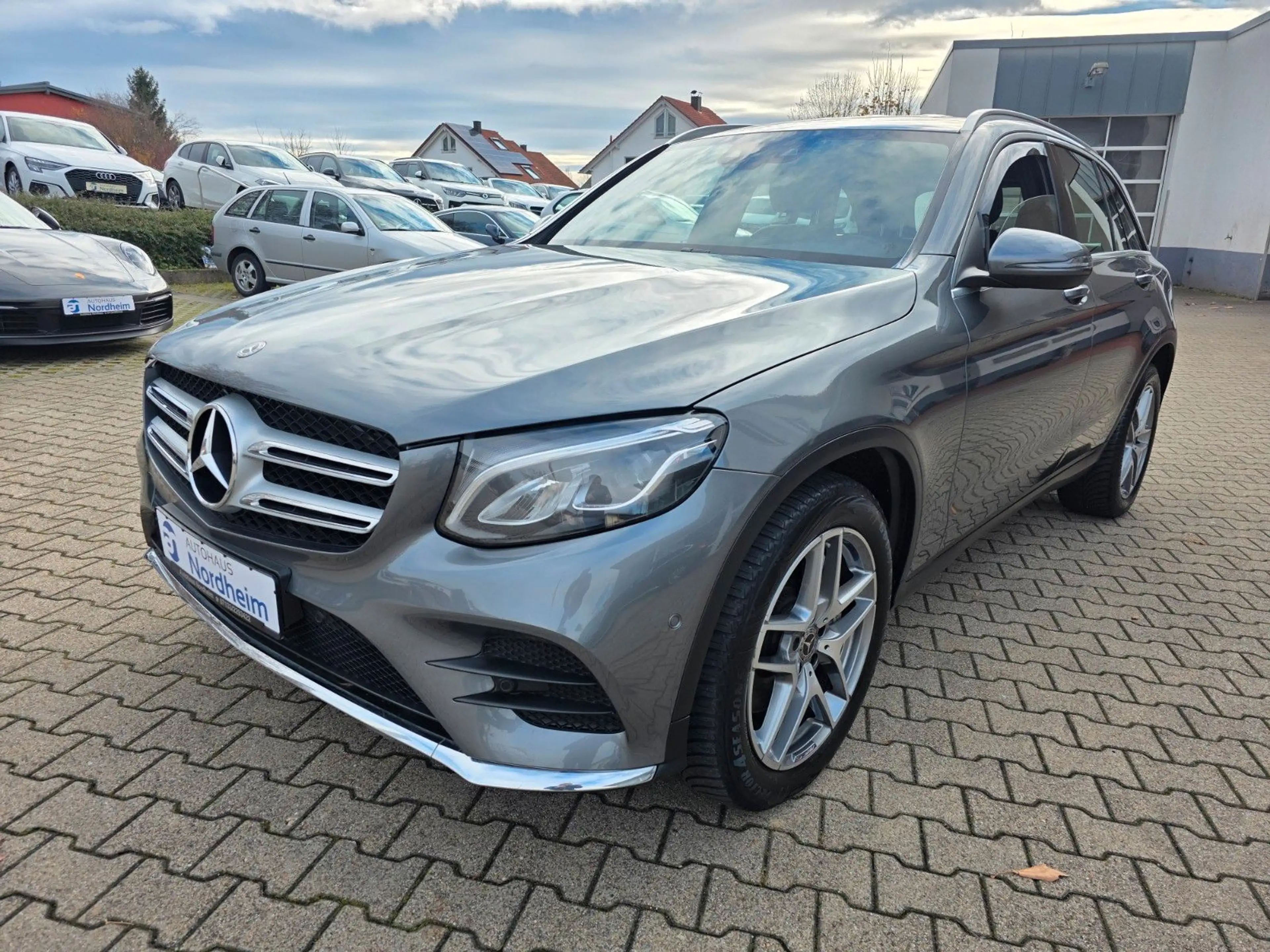 Mercedes-Benz GLC 220 d 4Matic AMG Line/LED/Distronic/Alu 19"