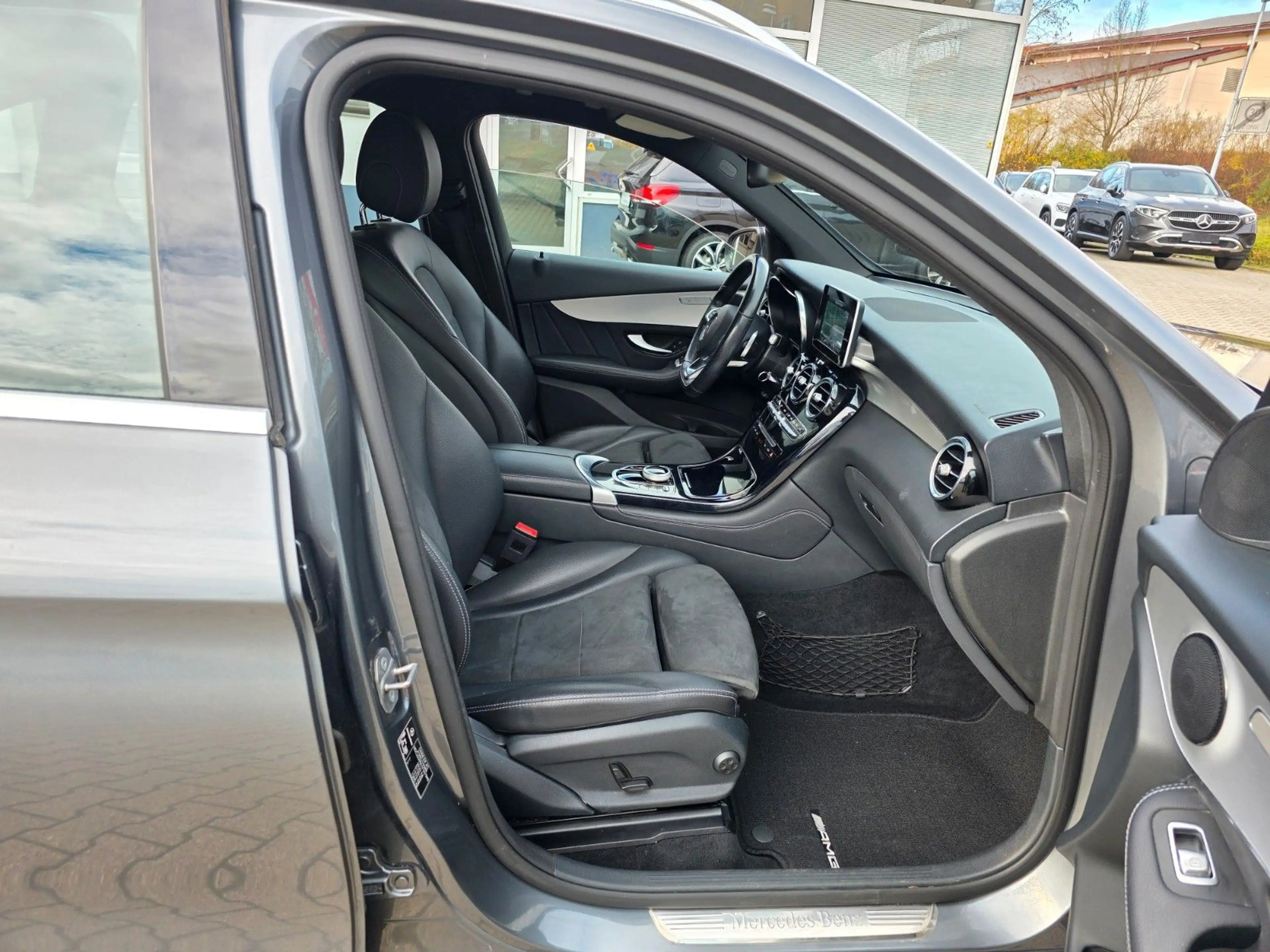 Mercedes-Benz GLC 220 d 4Matic AMG Line/LED/Distronic/Alu 19" — photo 12