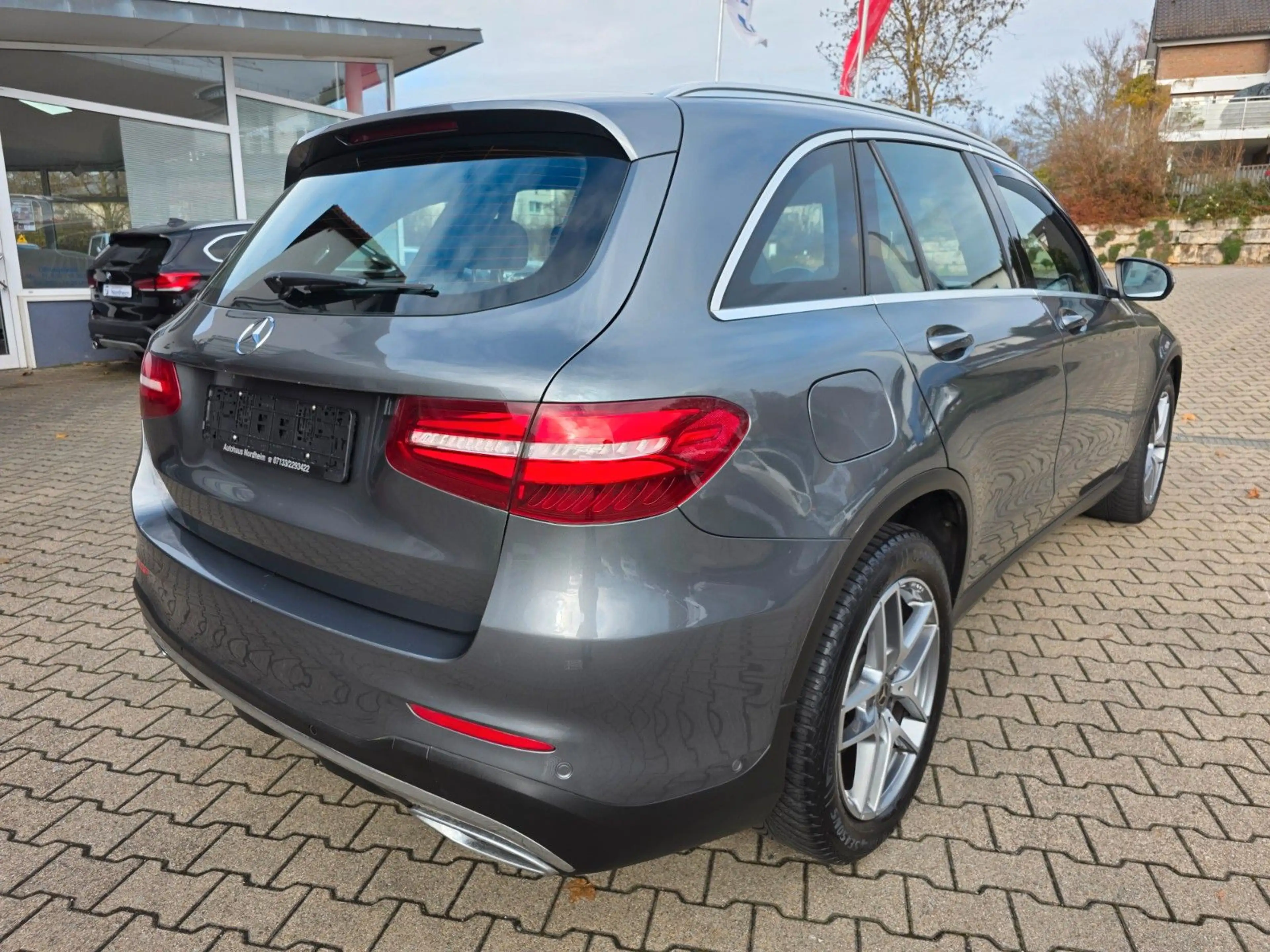 Mercedes-Benz GLC 220 d 4Matic AMG Line/LED/Distronic/Alu 19" — photo 6
