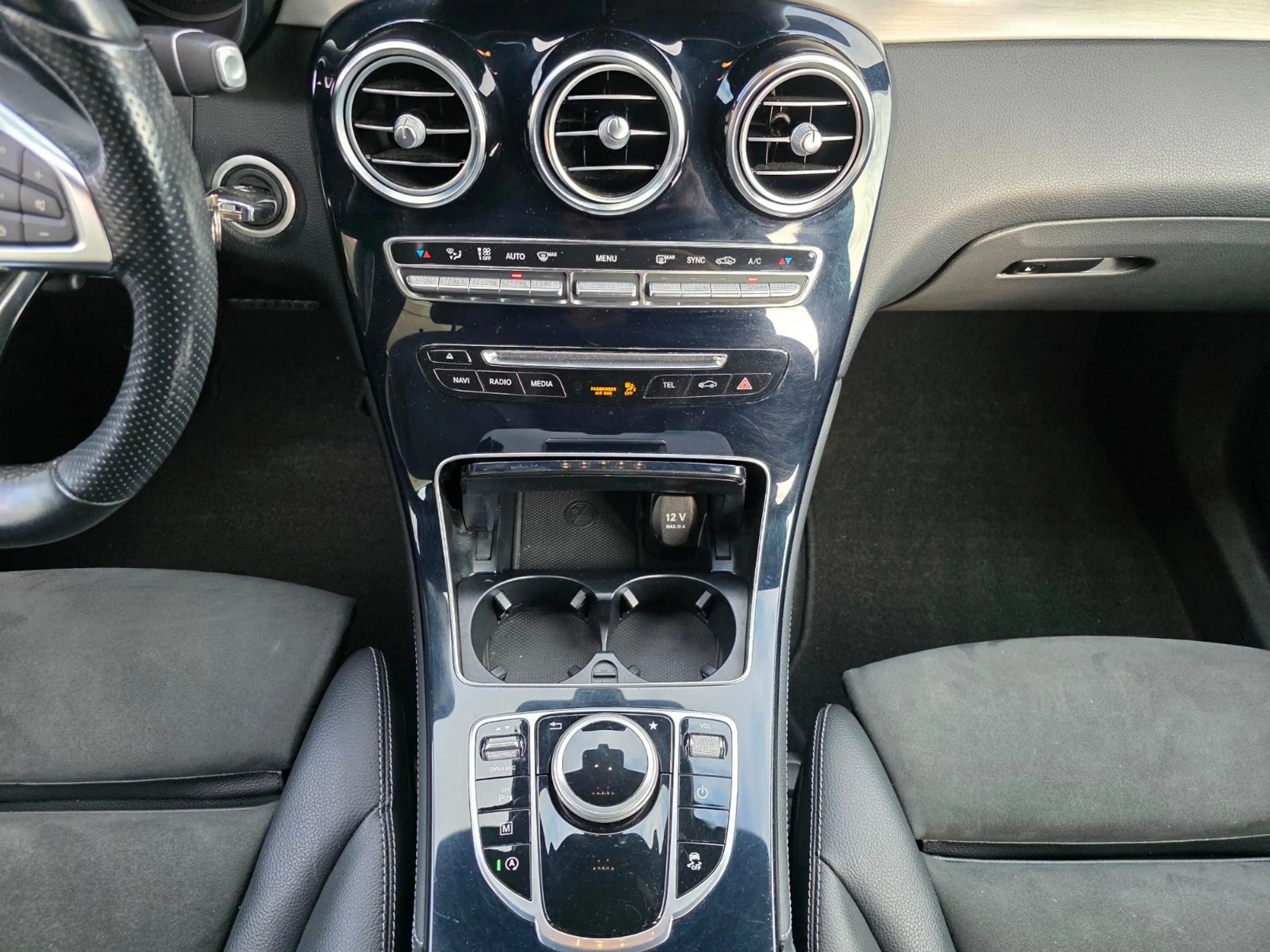 Mercedes-Benz GLC 220 d 4Matic AMG Line/LED/Distronic/Alu 19" — photo 10