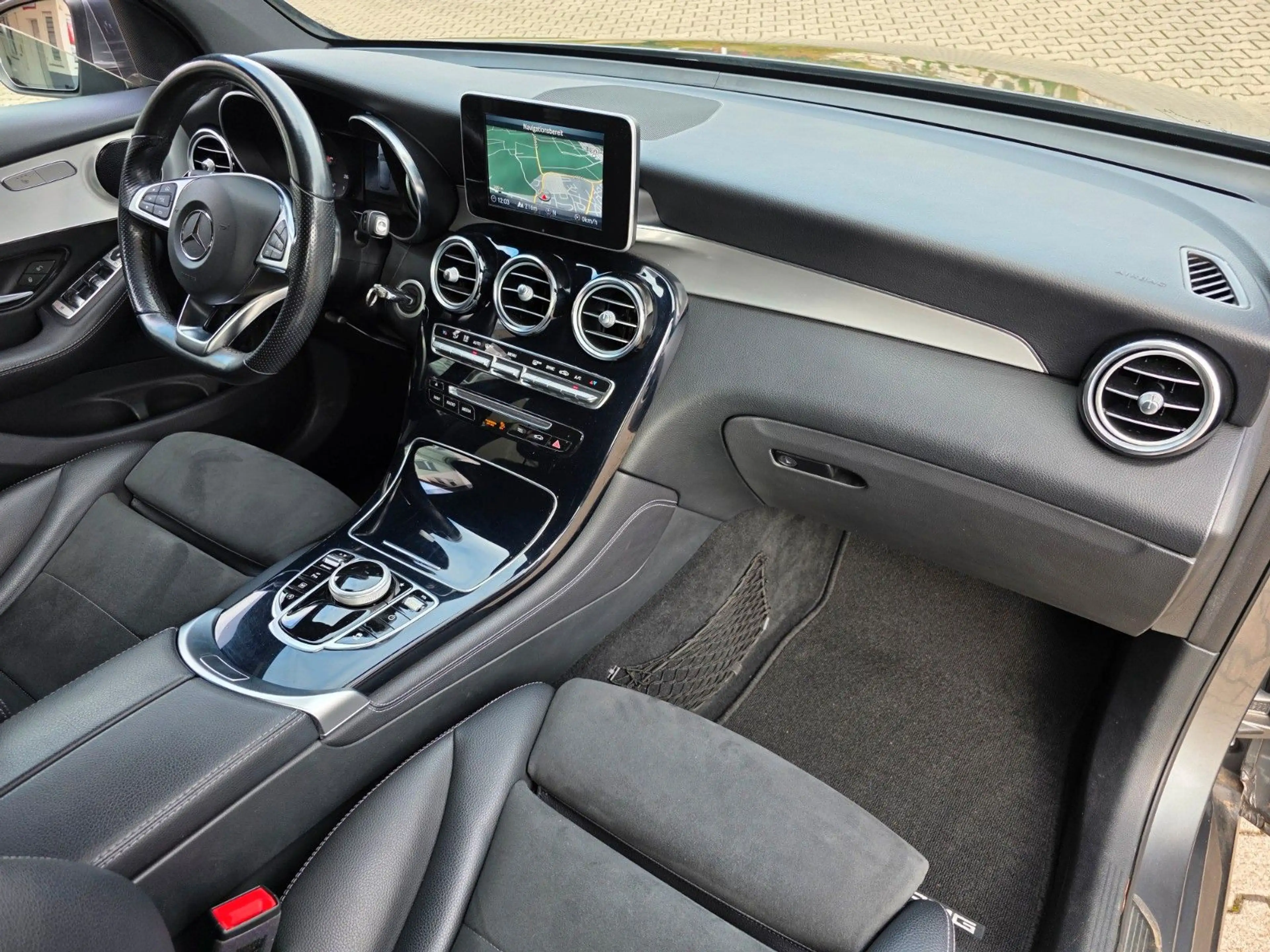 Mercedes-Benz GLC 220 d 4Matic AMG Line/LED/Distronic/Alu 19" — photo 2