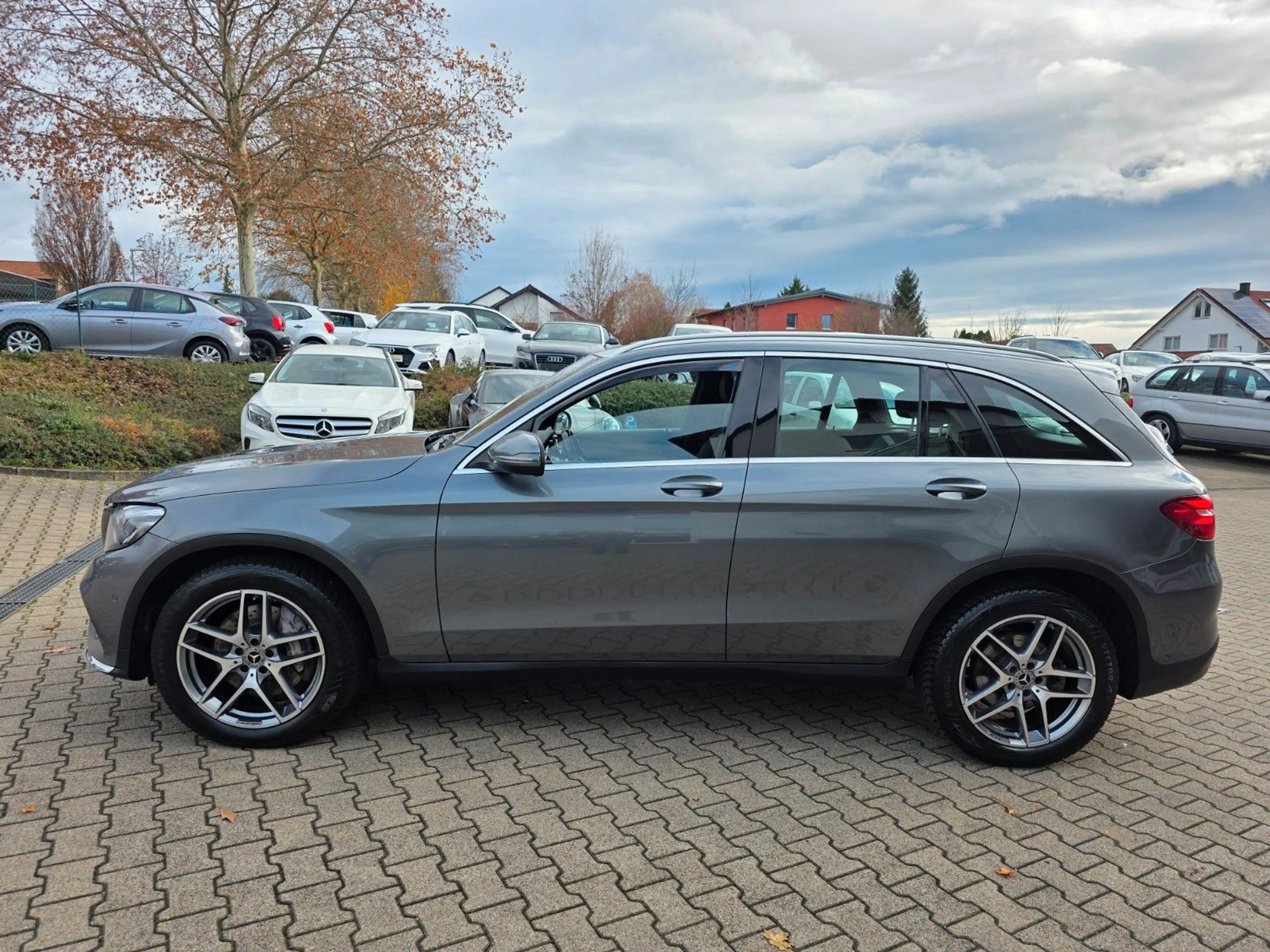 Mercedes-Benz GLC 220 d 4Matic AMG Line/LED/Distronic/Alu 19" — photo 7