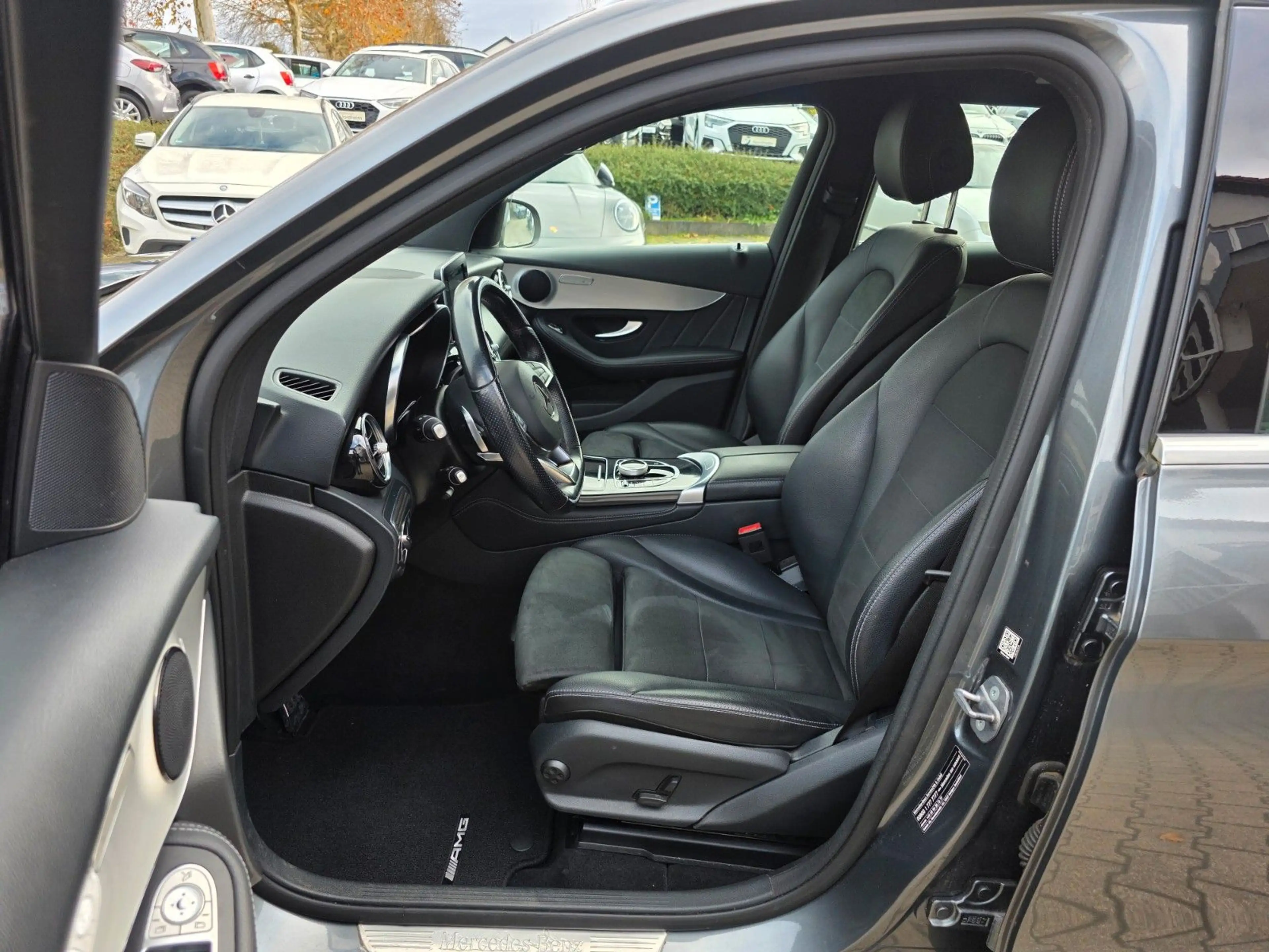 Mercedes-Benz GLC 220 d 4Matic AMG Line/LED/Distronic/Alu 19" — photo 11