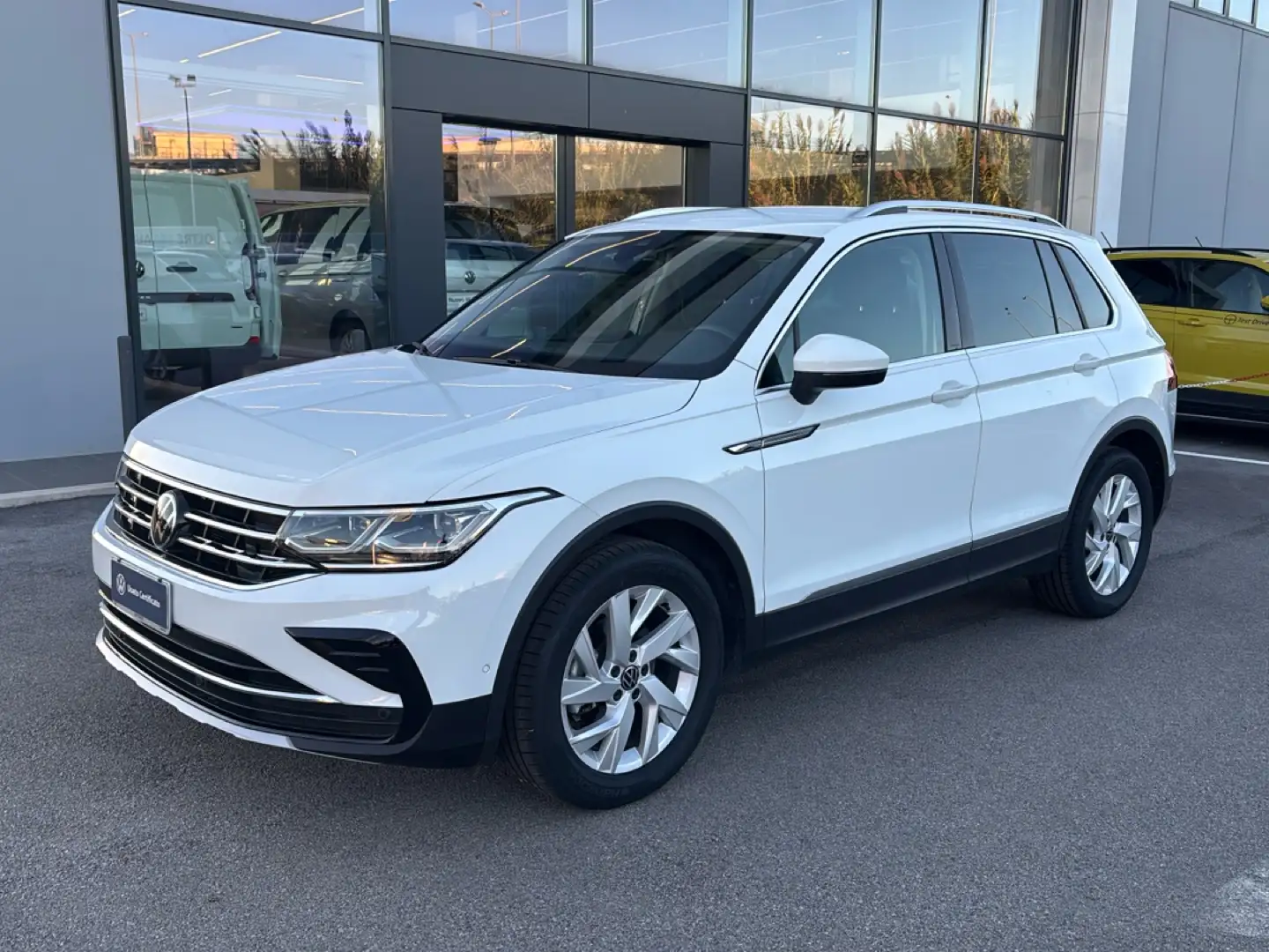 Volkswagen Tiguan 2.0 TDI SCR Elegance Bianco - 1