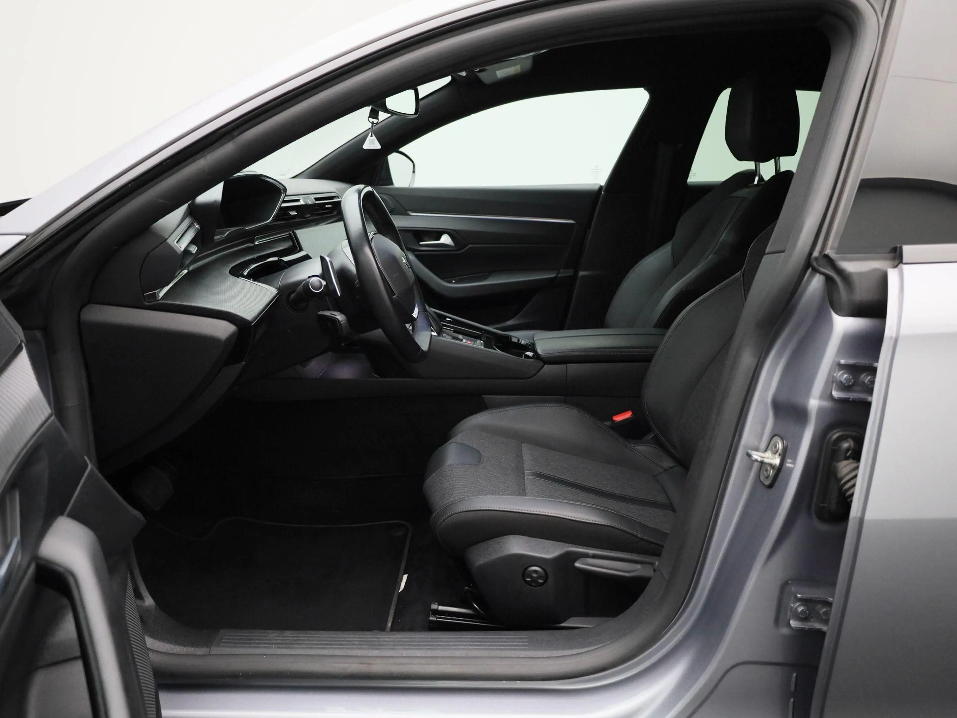 Peugeot 508 SW 1.5 BlueHDi 130 S&S EAT8 Allure Pack | Camera | — photo 11