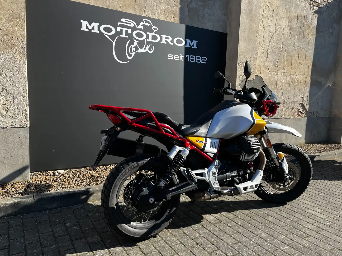 Moto Guzzi V 85 TT inkl. Preisgarantie Yellow - 2
