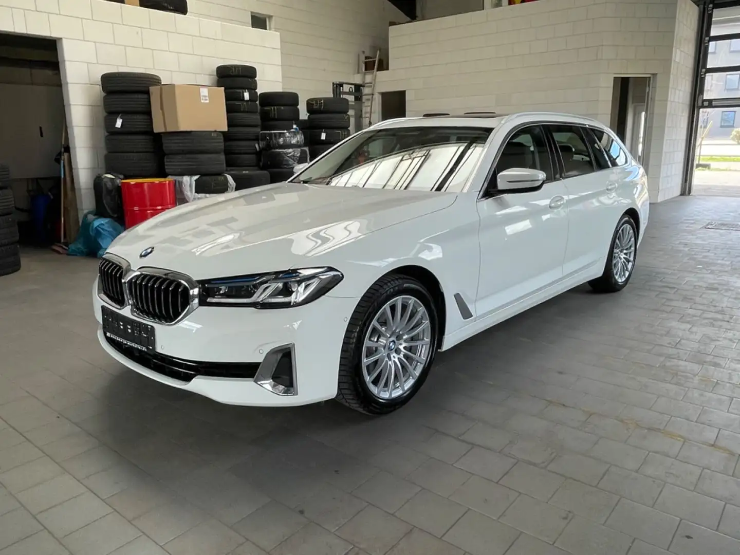 BMW 520 d Touring Luxury LIne AHK neupreis 80.350,- € Weiß - 1