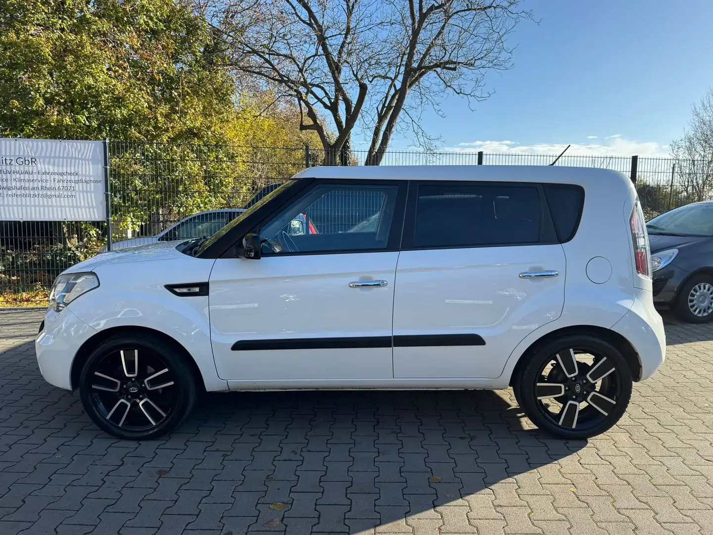 Kia Soul SOUL 1.6 CVVT KLIMA LEDER AHK TÜV 3/27 1.HAND Weiß - 2