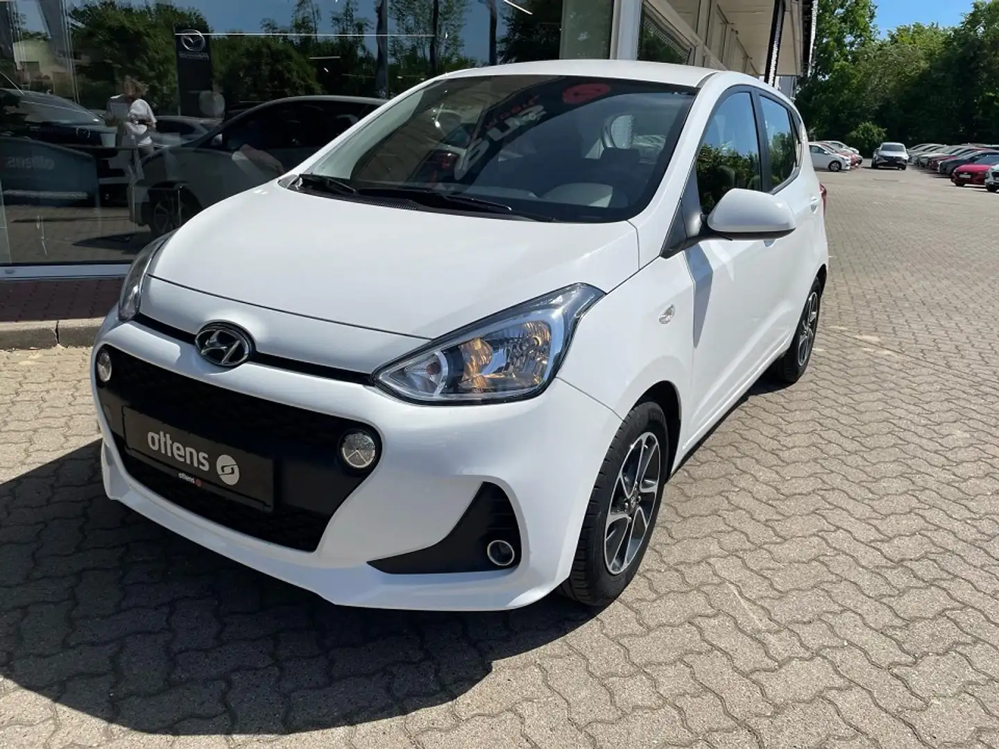 Hyundai i10 1.0i  YES SHZ, LRH,NSW,Klima YES! Blanc - 2