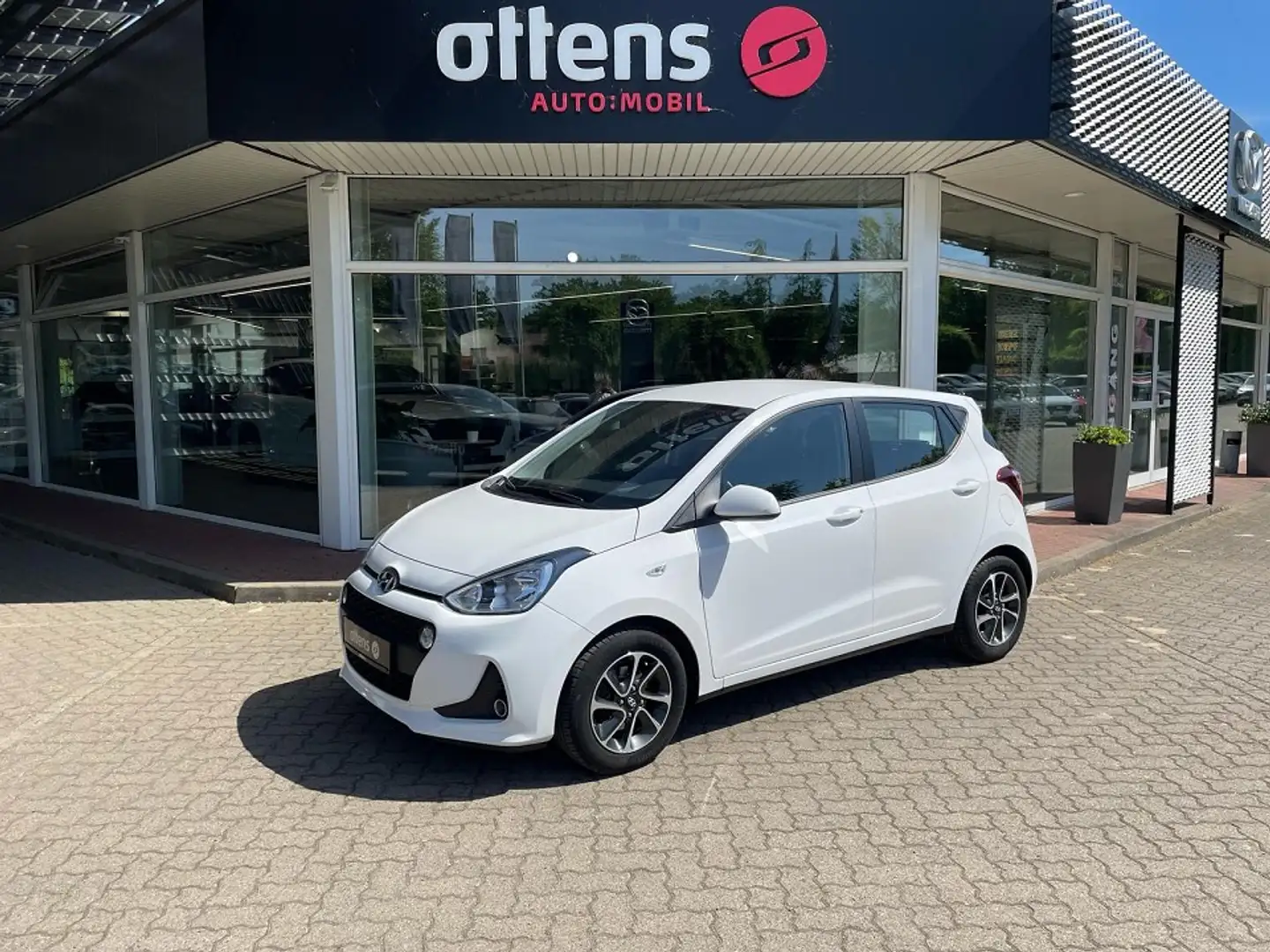Hyundai i10 1.0i  YES SHZ, LRH,NSW,Klima YES! Blanc - 1