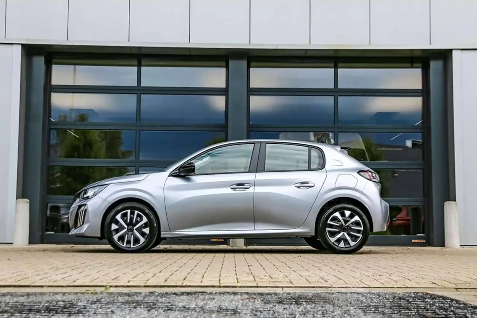 Peugeot 208 Facelift - Active -100PK Benz - Parkeersensor + Ze Grijs - 2
