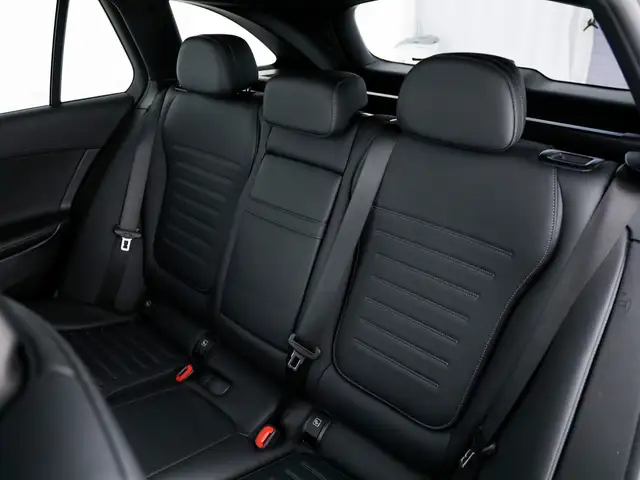 Mercedes-Benz C-Class view 14