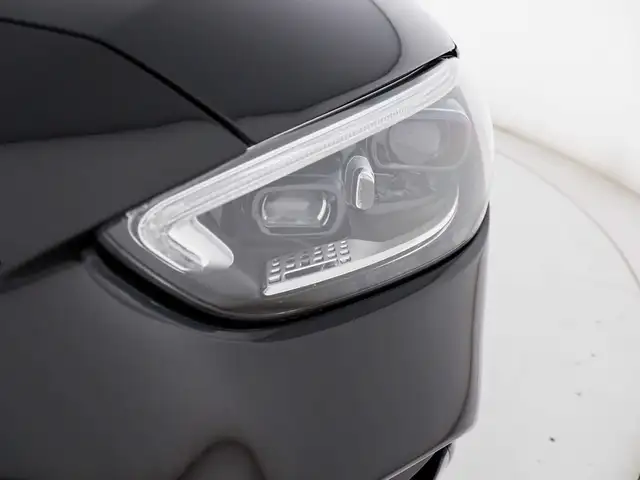 Mercedes-Benz C-Class view 8