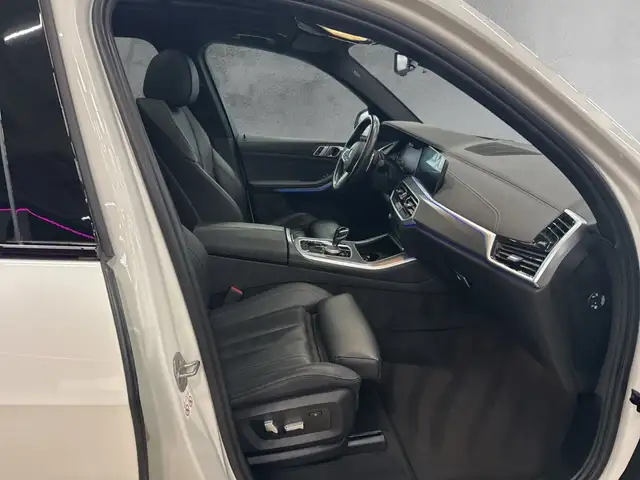 BMW X5 view 11