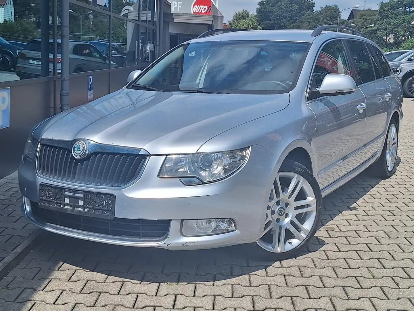 Skoda Superb 2.0TDI DSG 125KW Combi Ambition Navi GJR Argento - 2