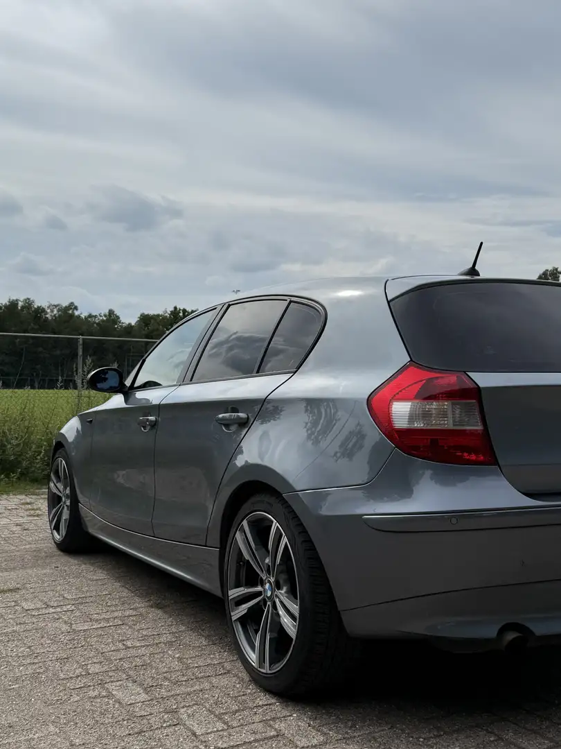 BMW 120 120i Business Line - met extra setje winterbanden Gris - 1