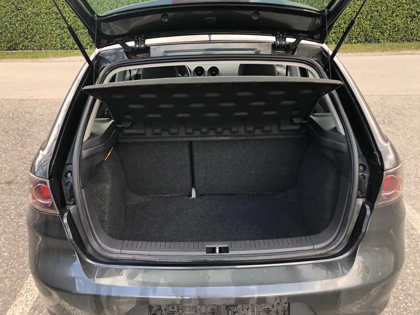 SEAT Ibiza Reference 1,2 Schwarz - 2