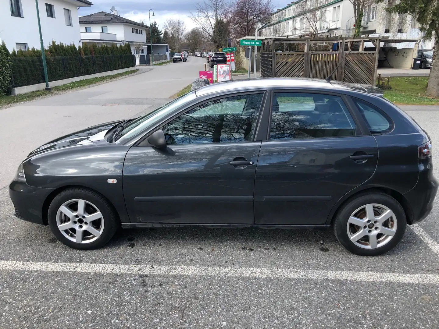 SEAT Ibiza Reference 1,2 Schwarz - 1