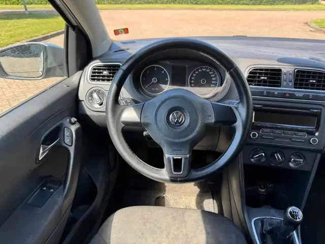 Volkswagen Polo view 12