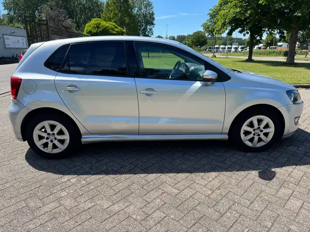 Volkswagen Polo view 4