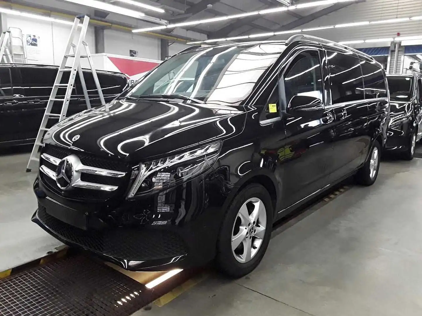Mercedes-Benz V 300 d 4MATIC AVA 3430 AHK2,5 DISTRONIC 360 Schwarz - 1