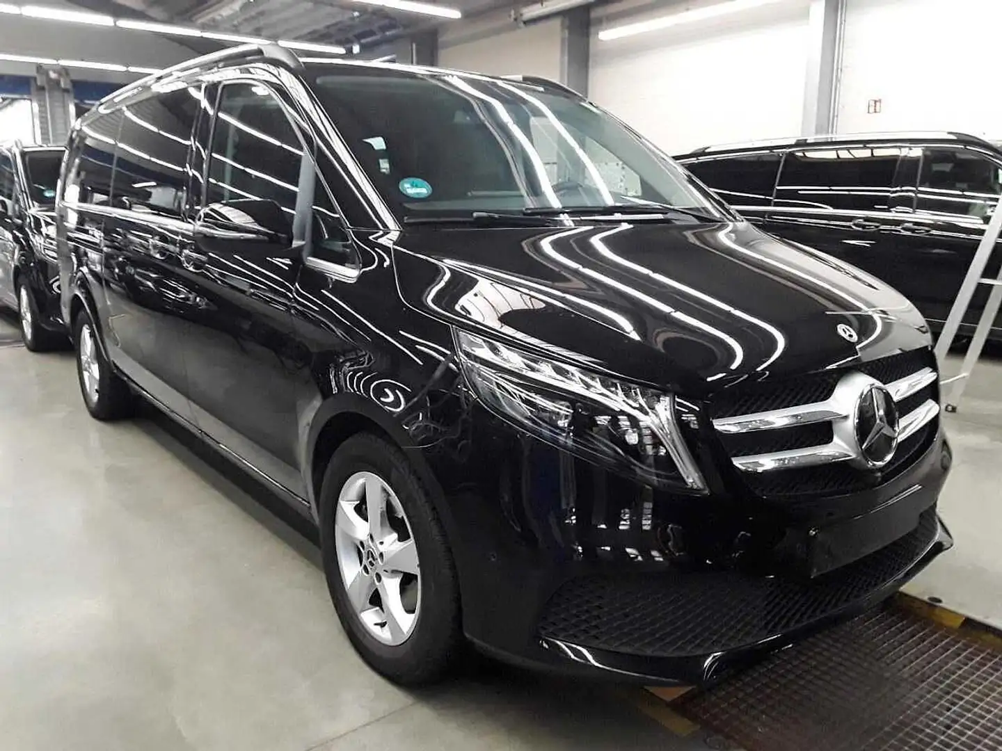 Mercedes-Benz V 300 d 4MATIC AVA 3430 AHK2,5 DISTRONIC 360 Schwarz - 2