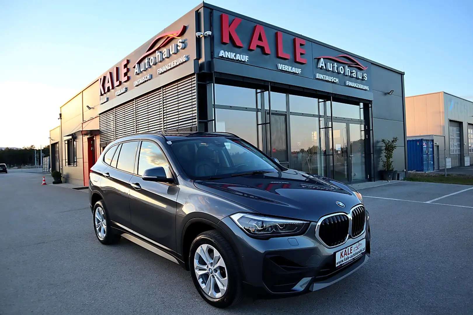 BMW X1 sDrive18d Aut. *1.Besitz*Leder*LED*Navigation* Grau - 1