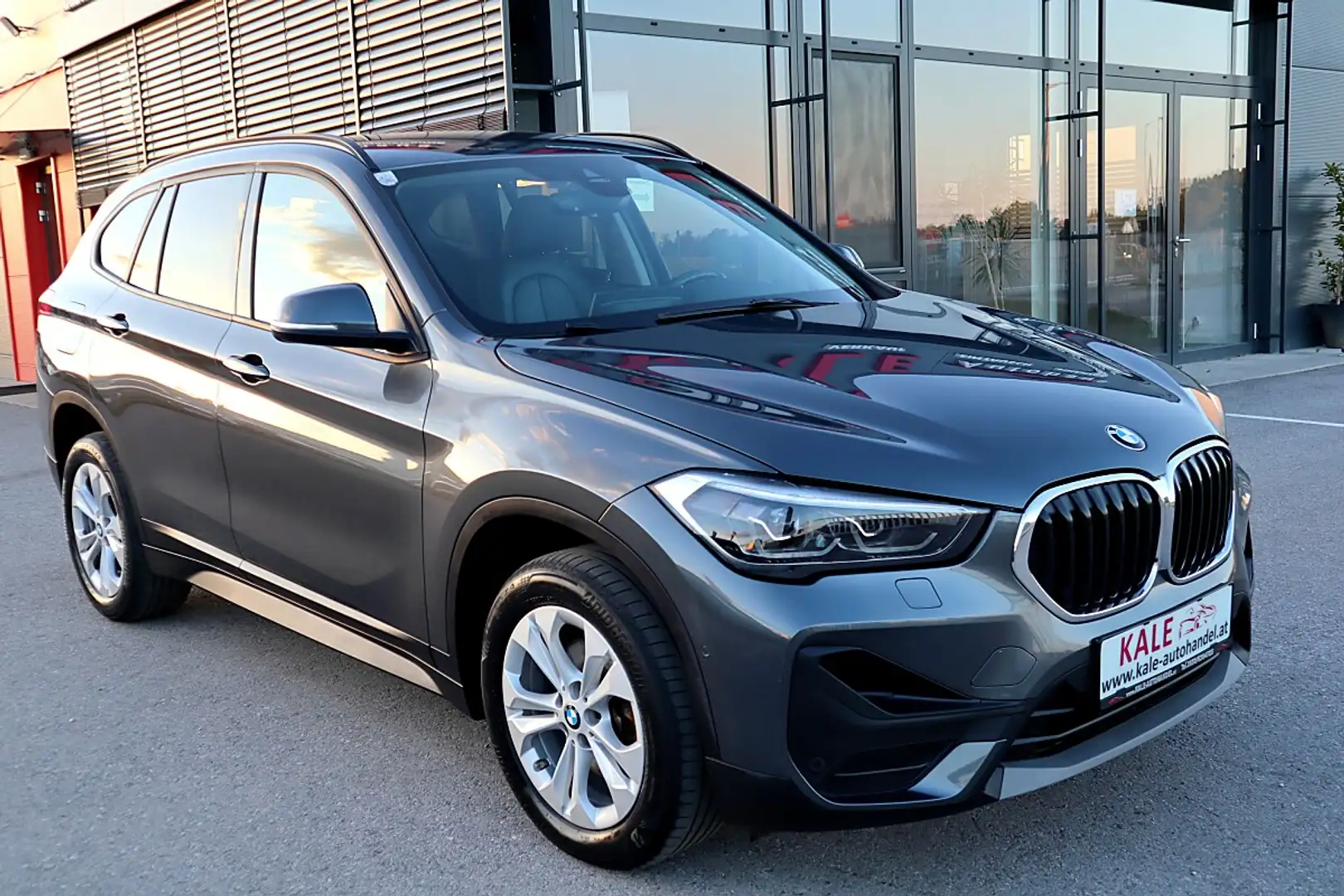 BMW X1 sDrive18d Aut. *1.Besitz*Leder*LED*Navigation* Grau - 2