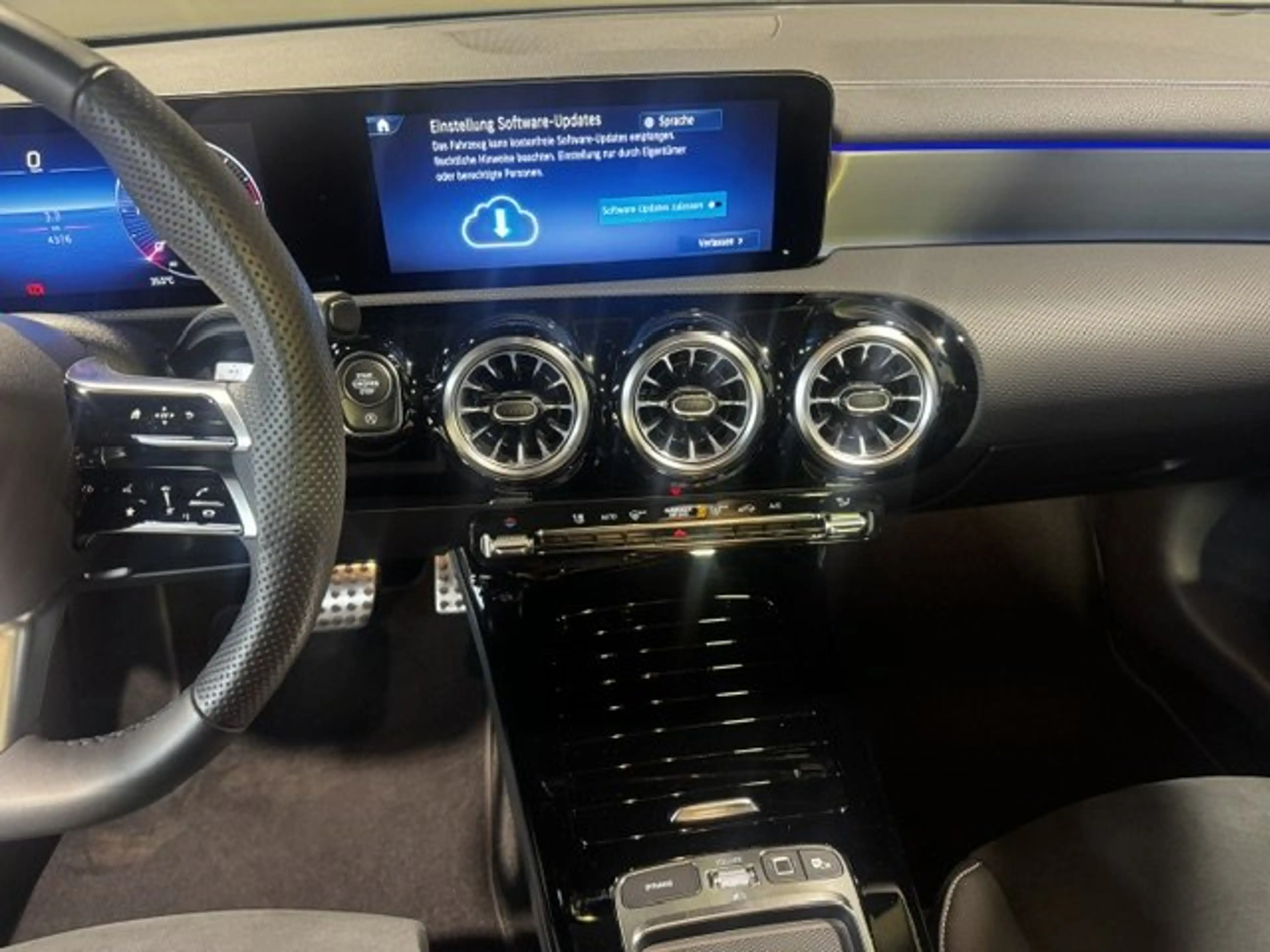Mercedes-Benz CLA 220 d Special Edition Night DistroPano/Totwi — photo 5