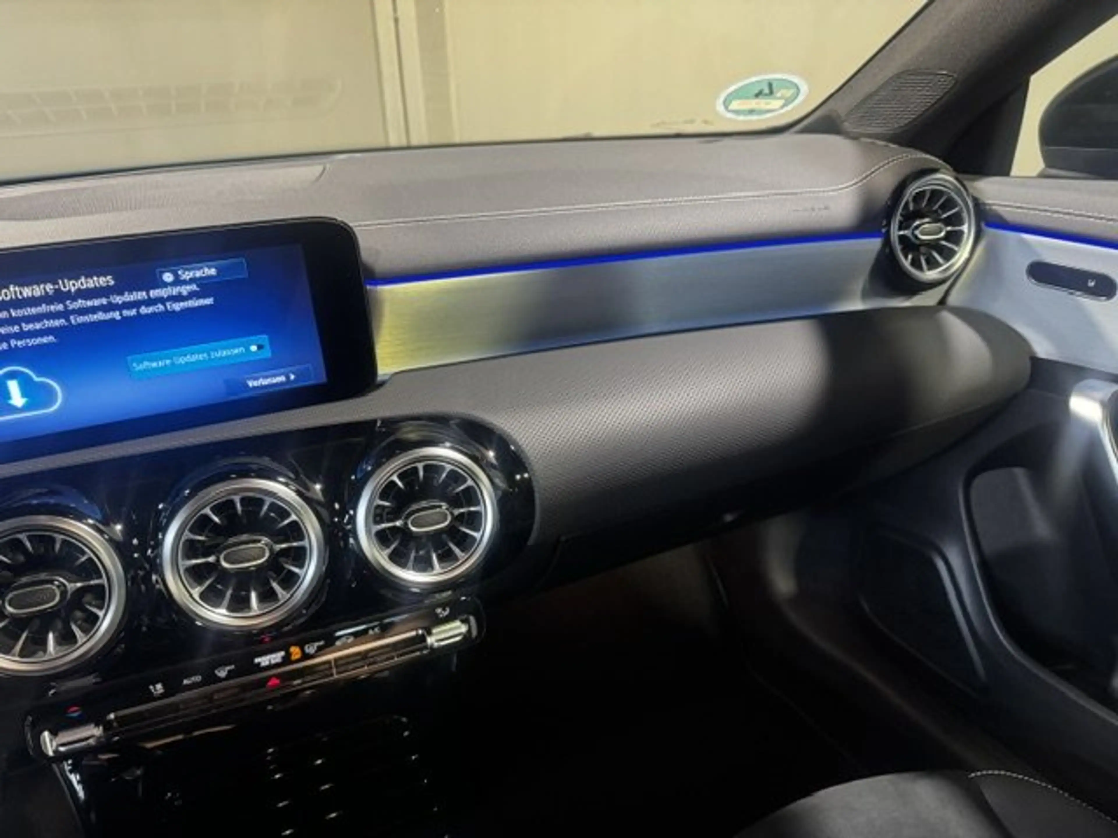 Mercedes-Benz CLA 220 d Special Edition Night DistroPano/Totwi — photo 6