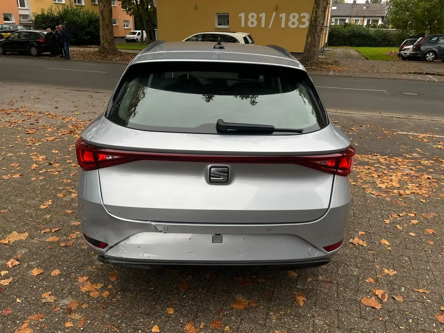 SEAT Leon Sportstourer Style *DGT CKPT* PDC V&H*NAVI* Silber - 2
